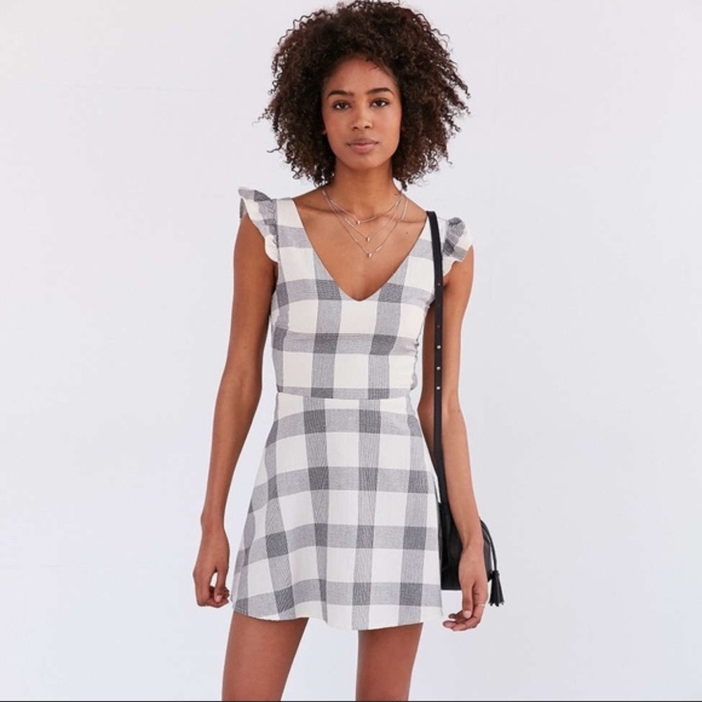 NATIVE YOUTH White and Gray Mini Dress with Fitted Ruffled Style